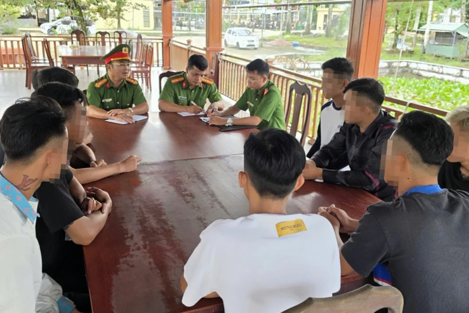 Công an triệu tập nhóm dàn dựng video “đánh nhau ở ngã tư tử thần”
