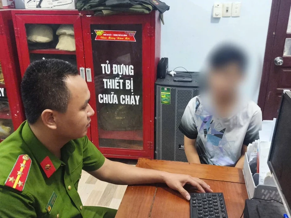 Công an vào cuộc clip học sinh lớp 6 bị nam sinh lớp 11 tống tiền Công an vào cuộc clip học sinh lớp 6 bị nam sinh lớp 11 tống tiền