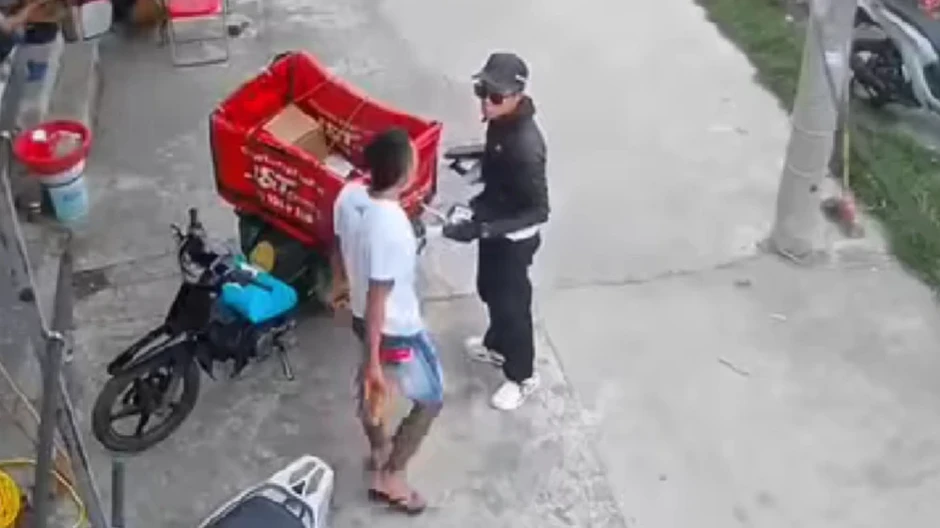 Công an vào cuộc vụ shipper bị một thanh niên đạp vào người