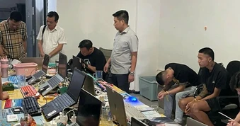 Công an Việt Nam và Lào đột kích ổ lừa đảo tại tỉnh Bokeo, bắt 91 đối tượng