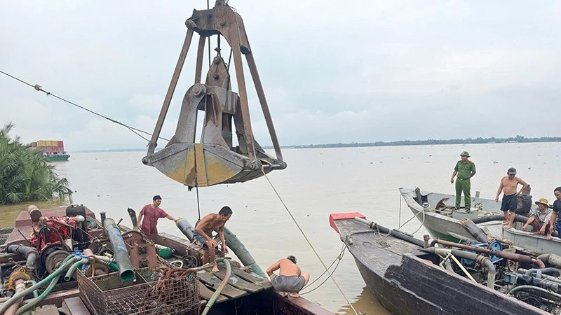 Công an Vĩnh Long quyết liệt trấn áp các loại tội phạm Công an Vĩnh Long quyết liệt trấn áp các loại tội phạm