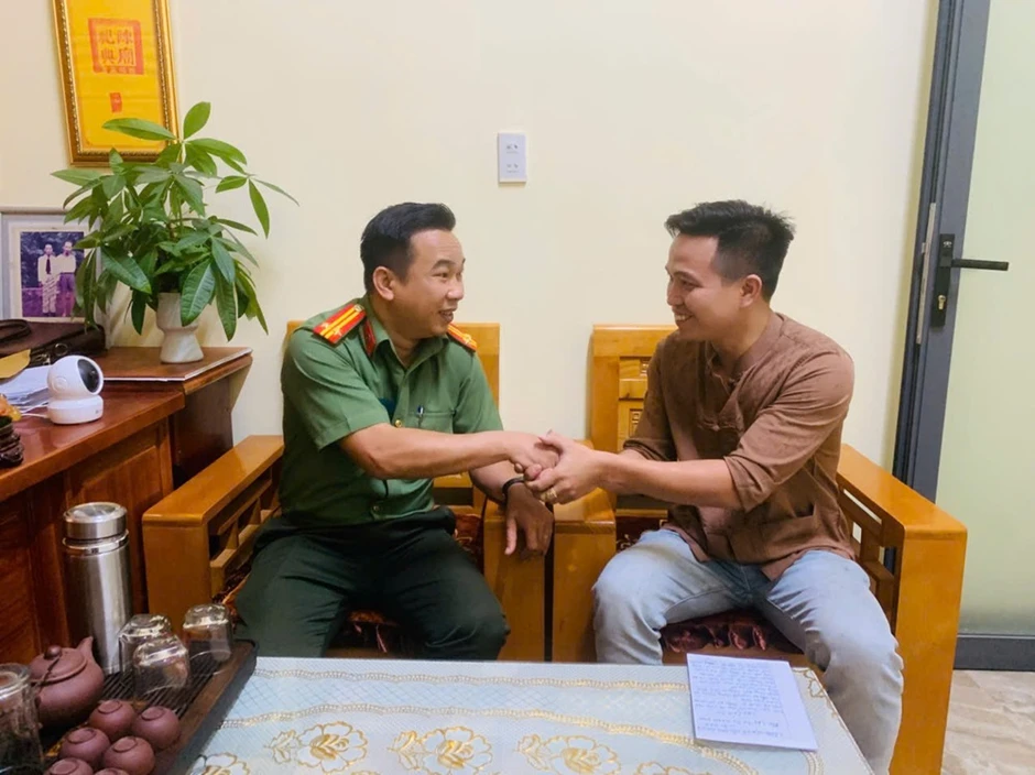 Công an xã Ka Đô hỗ trợ hoàn trả 70 triệu đồng chuyển khoản nhầm cho người dân
