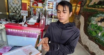 Công an xã ở TPHCM phá 2 vụ giật dây chuyền, trộm iPhone trong ngày