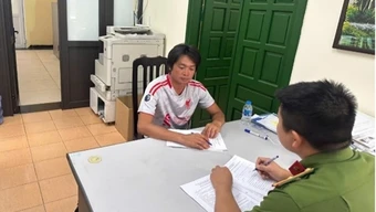 Công an xã vận động đối tượng truy nã về tội “Giết người” ra đầu thú