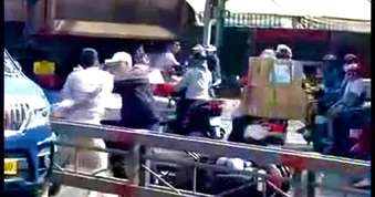 Công an xác minh clip hai tài xế đánh nhau giữa đường Trường Chinh