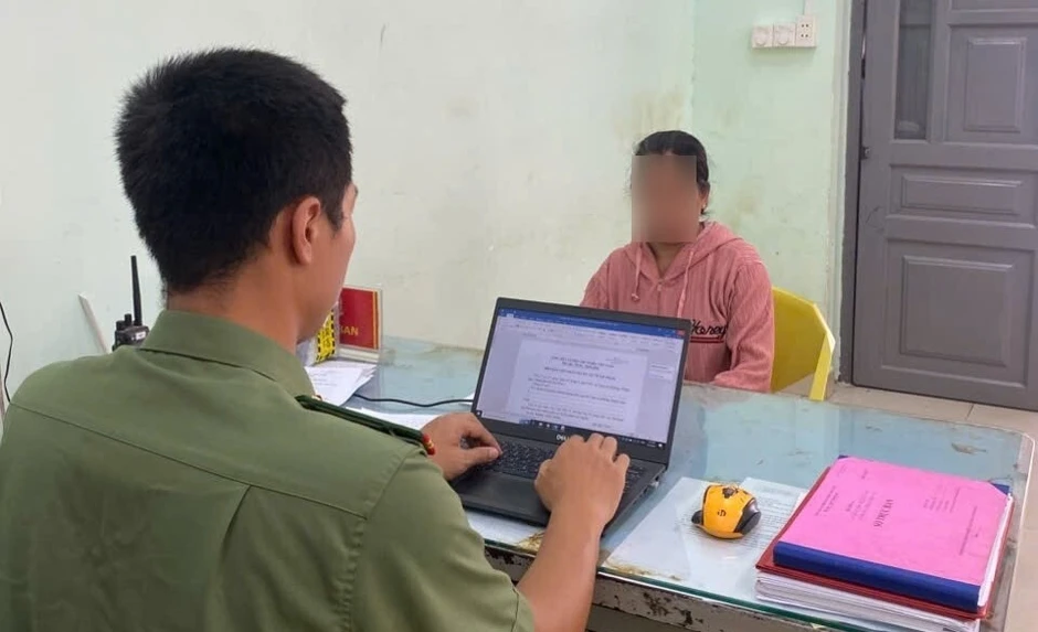 Công an xử lý vụ bảo mẫu có hành vi bạo hành trẻ em tại TP.HCM Công an xử lý vụ bảo mẫu có hành vi bạo hành trẻ em tại TP.HCM
