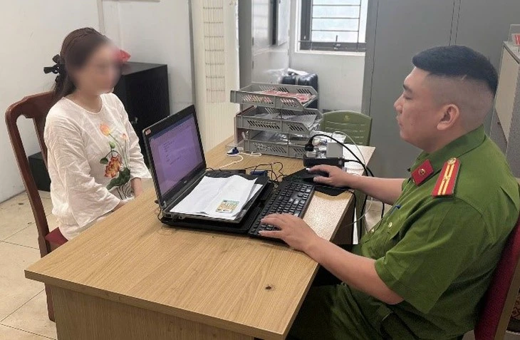 Công an xử lý vụ người phụ nữ chửi bới, tát tài xế lớn tuổi sau va chạm Công an xử lý vụ người phụ nữ chửi bới, tát tài xế lớn tuổi sau va chạm