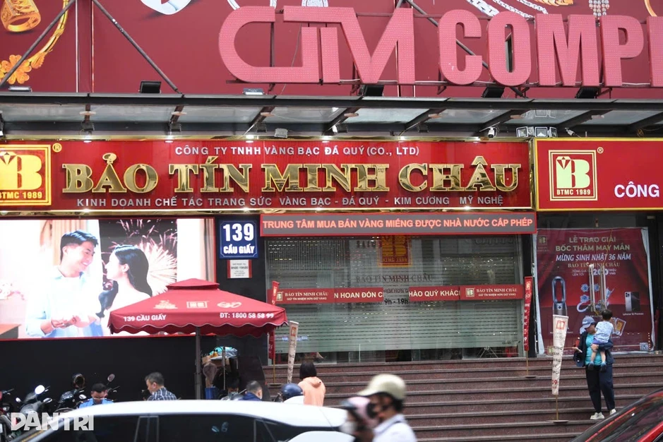 Công an xuất hiện tại 3 cơ sở vàng bạc Bảo Tín Minh Châu ở Hà Nội Công an xuất hiện tại 3 cơ sở vàng bạc Bảo Tín Minh Châu ở Hà Nội