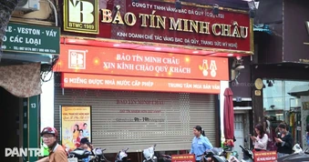 Công an xuất hiện tại 3 cơ sở vàng bạc Bảo Tín Minh Châu ở Hà Nội