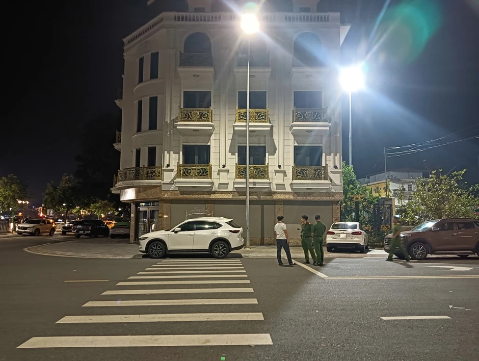 Công an xuất hiện trước nhà Hải Sapa TV ở Lào Cai Công an xuất hiện trước nhà Hải Sapa TV ở Lào Cai