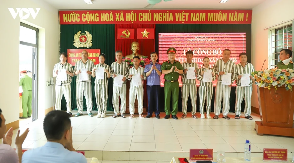 Công bố quyết định đặc xá cho 45 phạm nhân ở Trại tạm giam Công an tỉnh Quảng Ninh Công bố quyết định đặc xá cho 45 phạm nhân ở Trại tạm giam Công an tỉnh Quảng Ninh