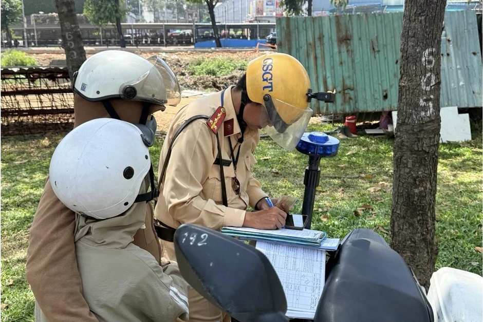 CSGT Cát Lái quyết tâm kéo giảm tai nạn giao thông trên tuyến Võ Nguyên Giáp CSGT Cát Lái quyết tâm kéo giảm tai nạn giao thông trên tuyến Võ Nguyên Giáp