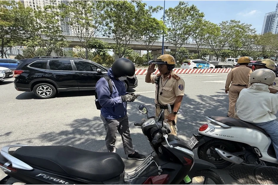 CSGT Cát Lái quyết tâm kéo giảm tai nạn giao thông trên tuyến Võ Nguyên Giáp CSGT Cát Lái quyết tâm kéo giảm tai nạn giao thông trên tuyến Võ Nguyên Giáp