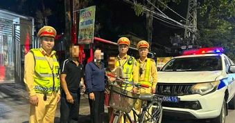 CSGT tìm thấy thiếu niên 15 tuổi đạp xe đi lạc từ Hà Tĩnh vào Quảng Trị