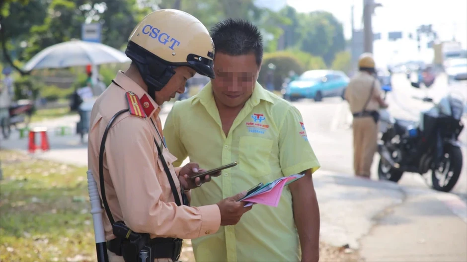 CSGT TP.HCM ra quân cao điểm 45 ngày đêm bảo đảm trật tự an toàn giao thông CSGT TP.HCM ra quân cao điểm 45 ngày đêm bảo đảm trật tự an toàn giao thông