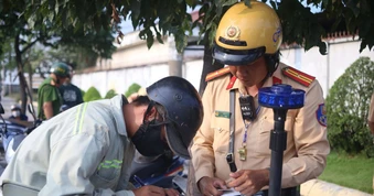 CSGT TP.HCM ra quân cao điểm 45 ngày đêm bảo đảm trật tự an toàn giao thông