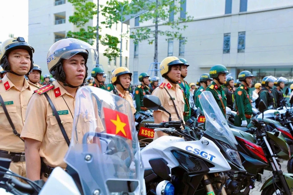 CSGT TP.HCM tuần tra khép kín 24/24, xóa 'xe dù bến cóc' dịp lễ CSGT TP.HCM tuần tra khép kín 24/24, xóa 'xe dù bến cóc' dịp lễ