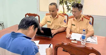 CSGT TPHCM xử lý nhiều trường hợp đăng thông tin sai sự thật trên mạng xã hội