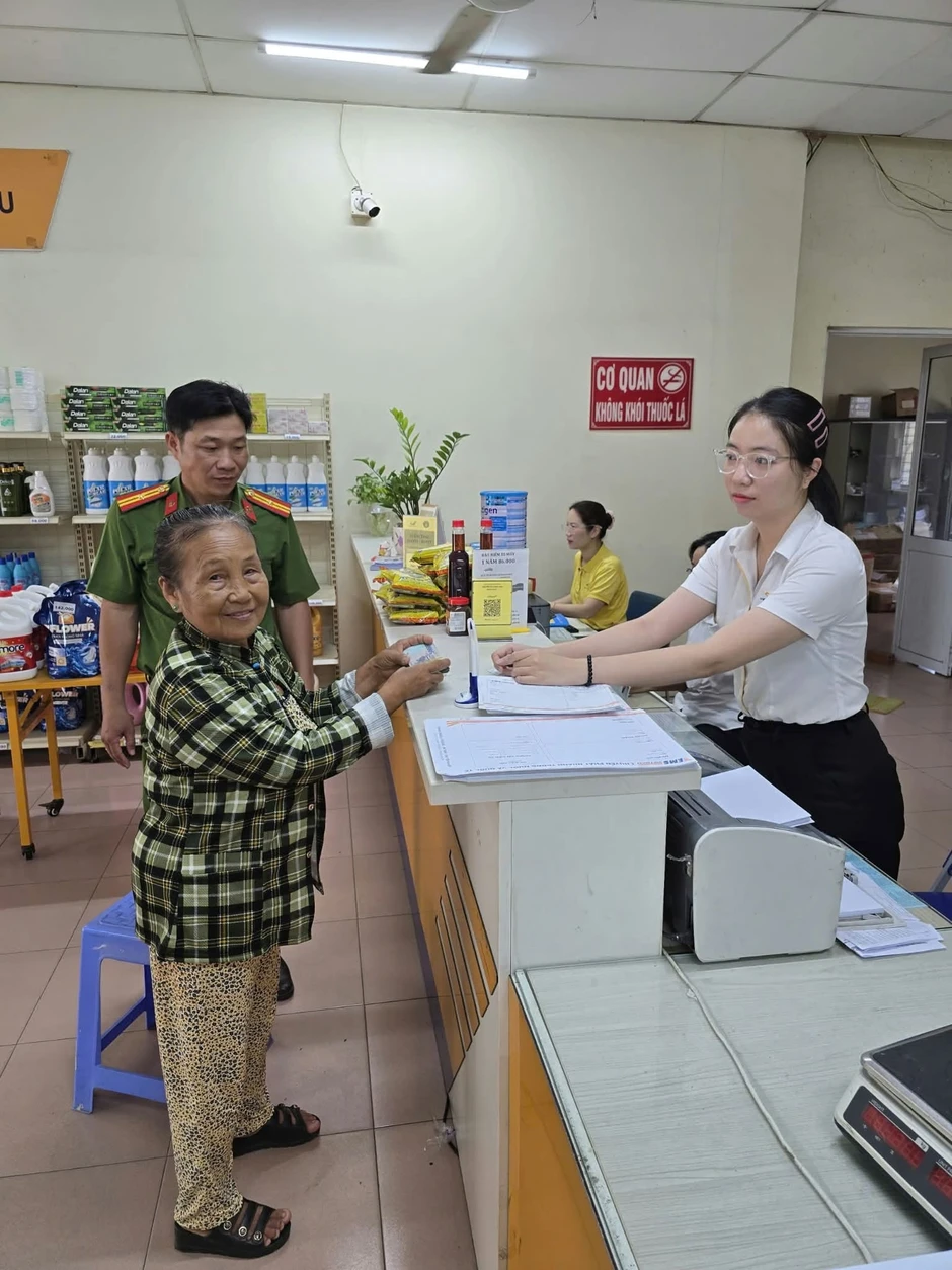 Cụ bà SN 1954 bị lừa đảo Qua điện thọai , bán 6 , 2 chỉ vàng để chuyển tiền Cụ bà SN 1954 bị lừa đảo Qua điện thọai , bán 6 , 2 chỉ vàng để chuyển tiền