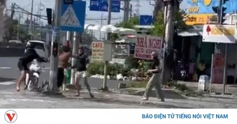 Cự cãi với nhóm nẹt pô, người đàn ông bị tấn công bằng dao