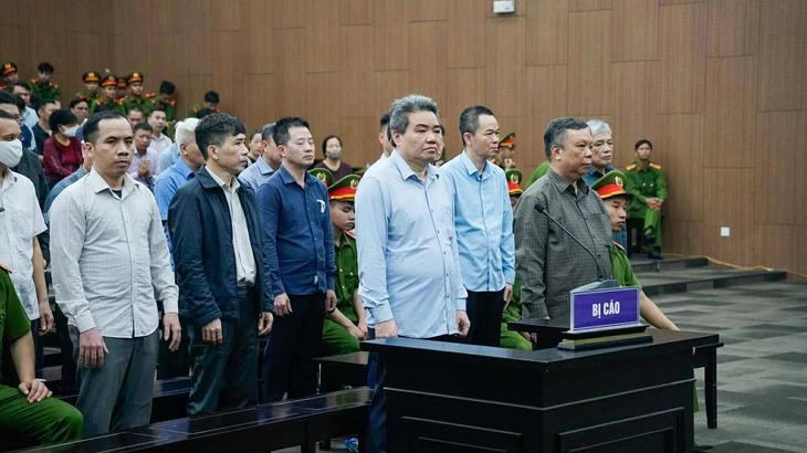 Cựu thứ trưởng Bộ Nông nghiệp bị đề nghị 4-5 năm tù vì nhận túi 'quà quê' 200.000 USD