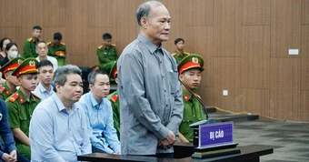Cựu thứ trưởng nói nhận thức giản đơn khi cầm 'túi quà quê' bên trong toàn đô la
