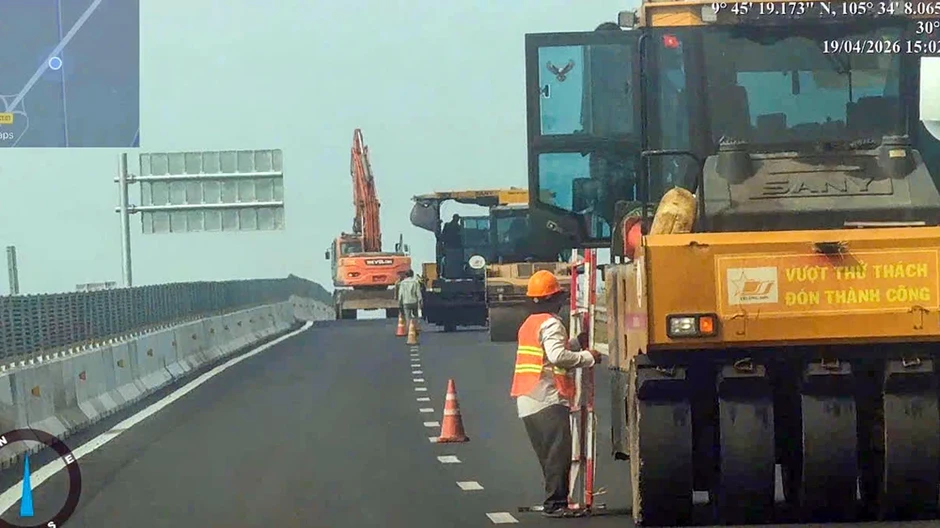 Cục CSGT xử phạt 1 doanh nghiệp vì vi phạm thi công trên cao tốc Cục CSGT xử phạt 1 doanh nghiệp vì vi phạm thi công trên cao tốc