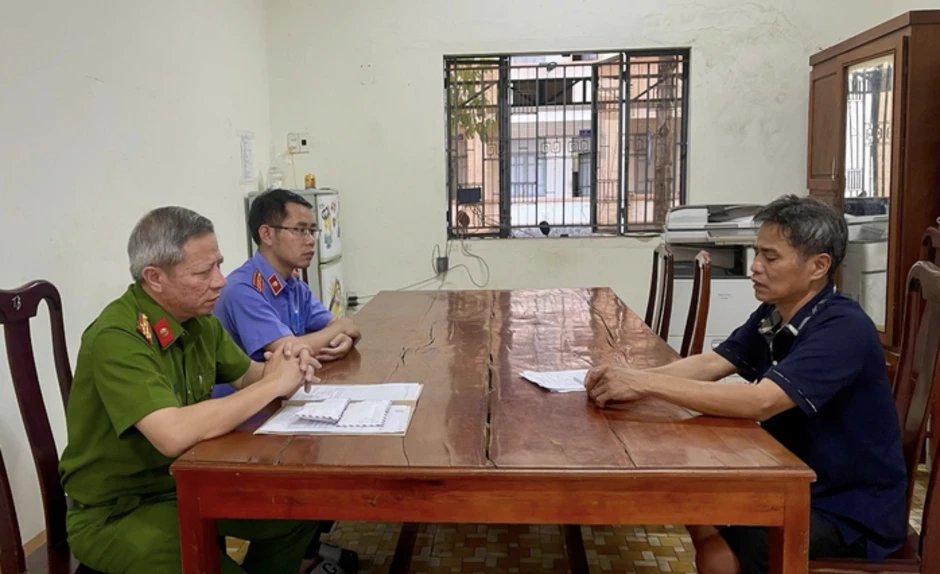 Cuộc đấu trí nghẹt thở của công an với gã đàn ông sát hại vợ ngày giáp Tết Cuộc đấu trí nghẹt thở của công an với gã đàn ông sát hại vợ ngày giáp Tết