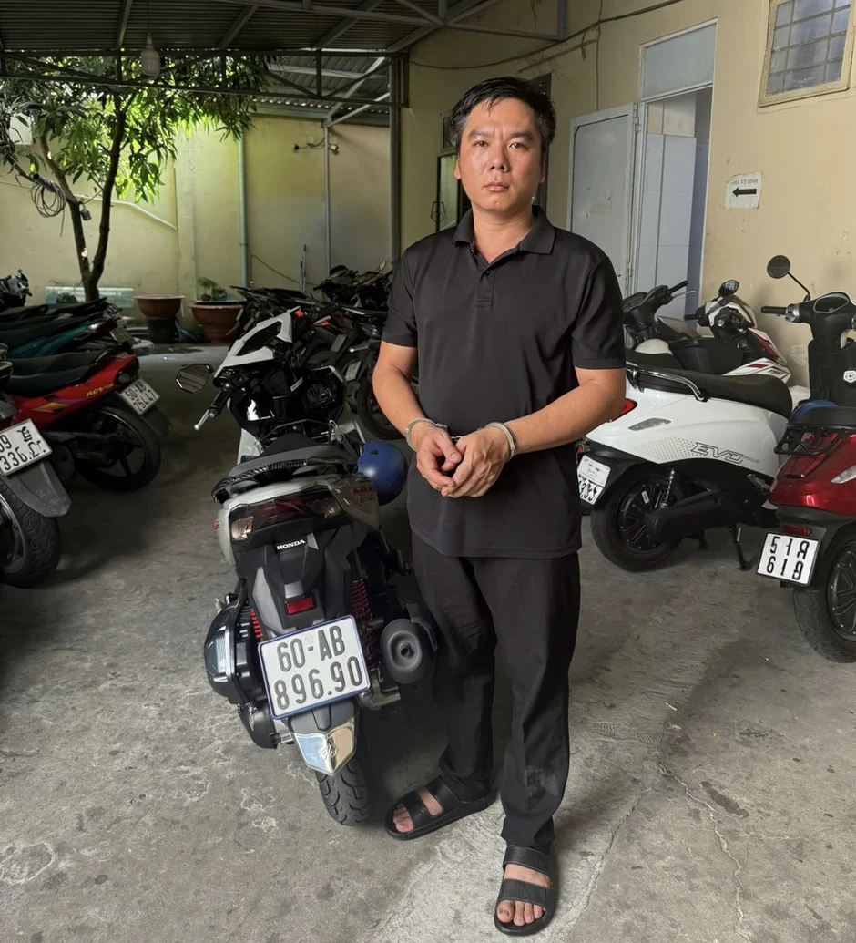 Cướp giật điện thoại rồi nhờ tài xế xe công nghệ giao cho công an Cướp giật điện thoại rồi nhờ tài xế xe công nghệ giao cho công an