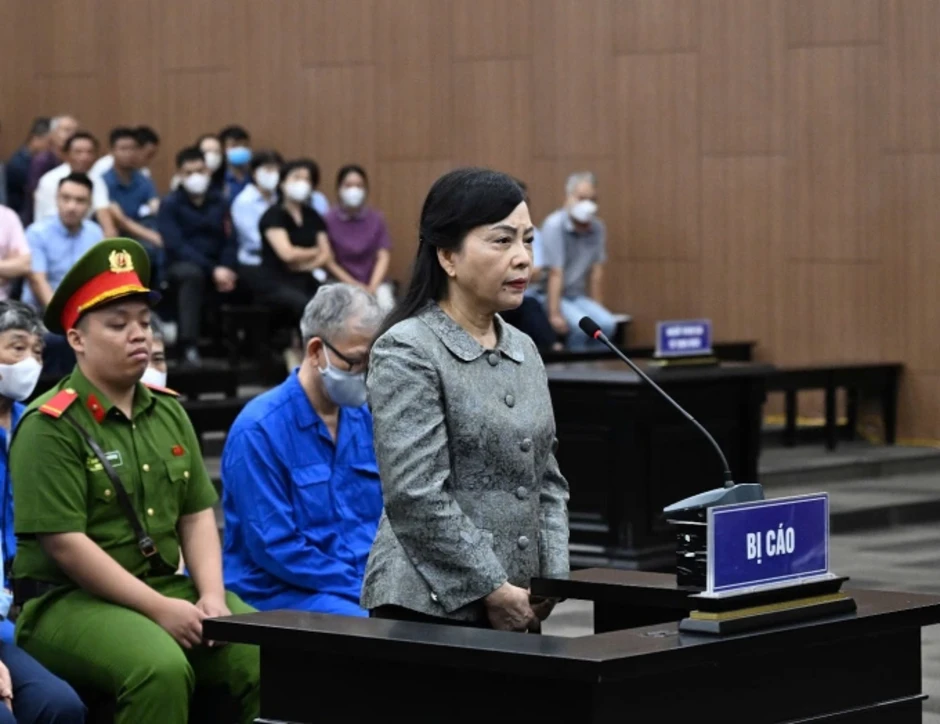 Cựu Bộ trưởng Kim Tiến: 'Về nhà mới biết trong túi có 2 tỷ' Cựu Bộ trưởng Kim Tiến: 'Về nhà mới biết trong túi có 2 tỷ'