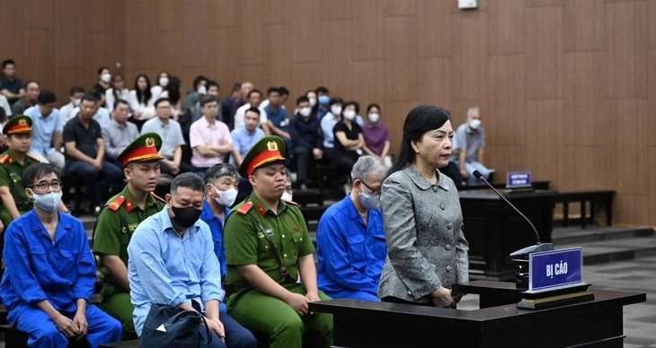 Cựu Bộ trưởng Nguyễn Thị Kim Tiến: Câu hỏi của luật sư 'chạm đúng nỗi đau đớn' Cựu Bộ trưởng Nguyễn Thị Kim Tiến: Câu hỏi của luật sư 'chạm đúng nỗi đau đớn'