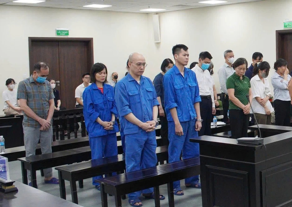 Cựu cán bộ Sở Y tế Hà Nội khai nhận tiền phòng khám vì "nể anh em" Cựu cán bộ Sở Y tế Hà Nội khai nhận tiền phòng khám vì "nể anh em"