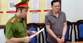 Cựu cán bộ ủy ban kiểm tra tỉnh ủy bị bắt vì lừa đảo 'chạy việc'