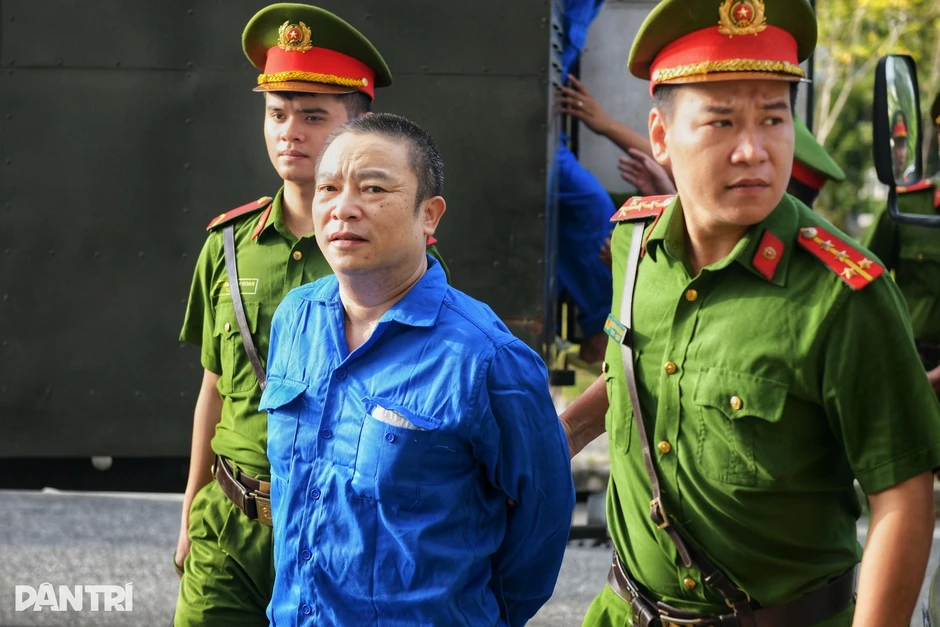 Cựu cán bộ Viện Pháp y tâm thần khai về việc sử dụng “cỏ” trong phòng bệnh Cựu cán bộ Viện Pháp y tâm thần khai về việc sử dụng “cỏ” trong phòng bệnh