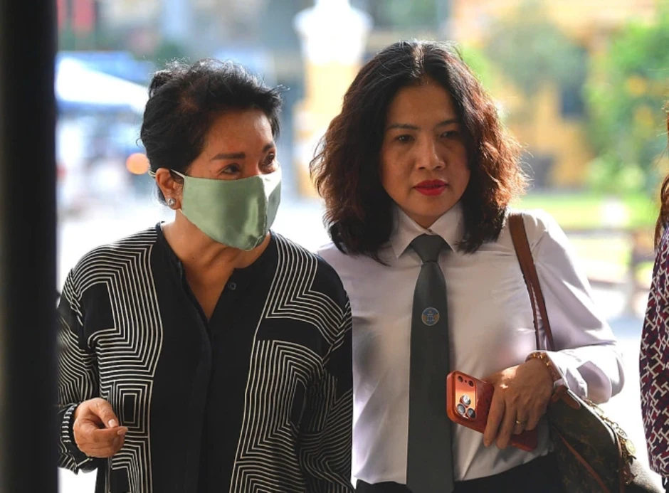 Cựu CEO Tập đoàn Cao su Việt Nam khai đã nhận 45 tỷ đồng 'trong valy, thùng rượu' Cựu CEO Tập đoàn Cao su Việt Nam khai đã nhận 45 tỷ đồng 'trong valy, thùng rượu'