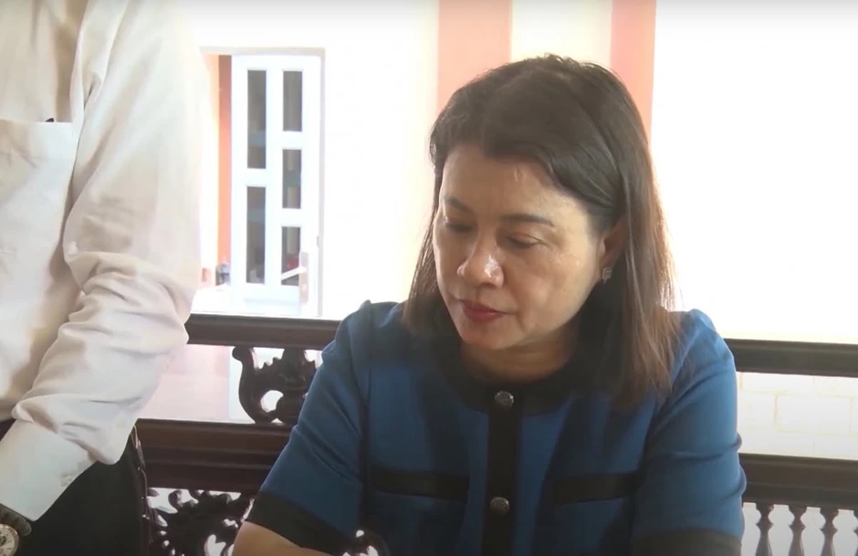 Cựu Chủ tịch huyện Nhơn Trạch Nguyễn Thị Giang Hương bị khởi tố Sau vụ lừa đảo 171 tỷ Đồng Cựu Chủ tịch huyện Nhơn Trạch Nguyễn Thị Giang Hương bị khởi tố Sau vụ lừa đảo 171 tỷ Đồng