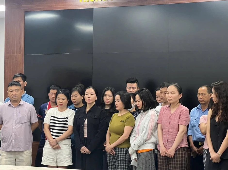 Cựu công an 'bắn' tin cho tội phạm, được bao du lịch miễn phí Cựu công an 'bắn' tin cho tội phạm, được bao du lịch miễn phí