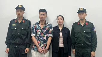 Cựu công an 'bắn' tin cho tội phạm, được bao du lịch miễn phí