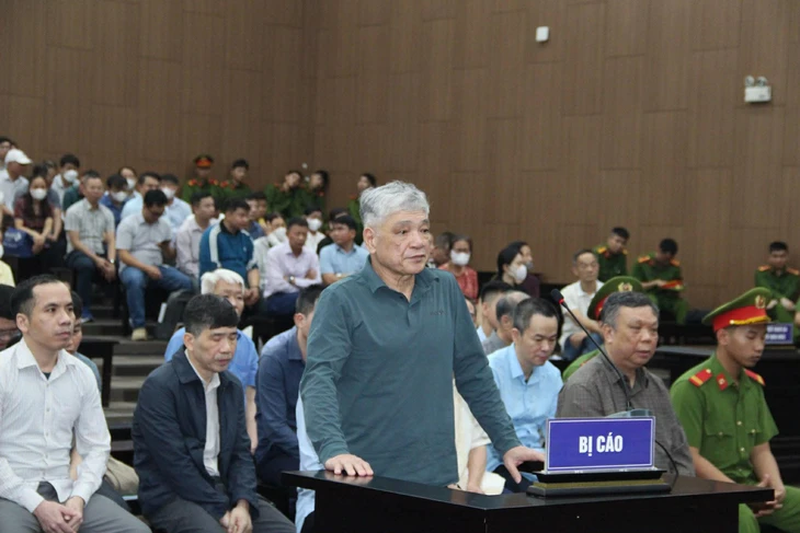 Cựu cục phó nhận 10 tỉ, ép doanh nghiệp viết giấy vay để trả lại 5 tỉ rồi trốn ra nước ngoài Cựu cục phó nhận 10 tỉ, ép doanh nghiệp viết giấy vay để trả lại 5 tỉ rồi trốn ra nước ngoài