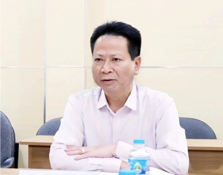 Cựu cục phó phân trần nhận hối lộ vì 'quả thực rất thiếu tiền' Cựu cục phó phân trần nhận hối lộ vì 'quả thực rất thiếu tiền'