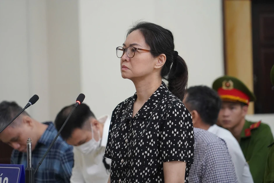 Cựu Cục trưởng An toàn thực phẩm nói lời xin lỗi, mong được giảm án Cựu Cục trưởng An toàn thực phẩm nói lời xin lỗi, mong được giảm án