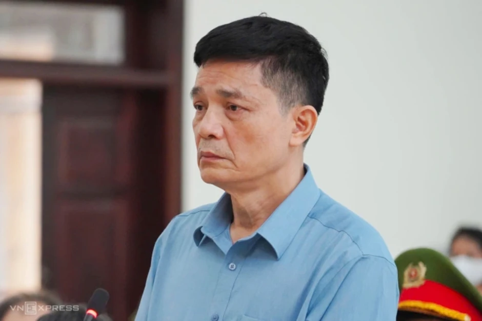 Cựu cục trưởng Bộ Y tế phủ nhận 'cầm tiền để bỏ qua vi phạm' Cựu cục trưởng Bộ Y tế phủ nhận 'cầm tiền để bỏ qua vi phạm'