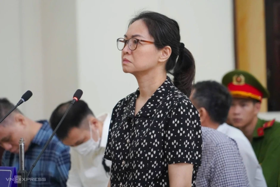 Cựu cục trưởng của Bộ Y tế khai lúc nhận tiền 'chỉ nghĩ là được cảm ơn' Cựu cục trưởng của Bộ Y tế khai lúc nhận tiền 'chỉ nghĩ là được cảm ơn'