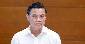 Cựu Cục trưởng Môi trường Hoàng Văn Thức và cấp dưới bị cáo buộc nhận 35 tỉ đồng