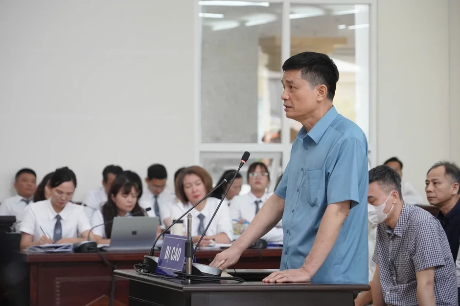 Cựu cục trưởng nộp bằng khen, giấy khen để xin giảm án Cựu cục trưởng nộp bằng khen, giấy khen để xin giảm án