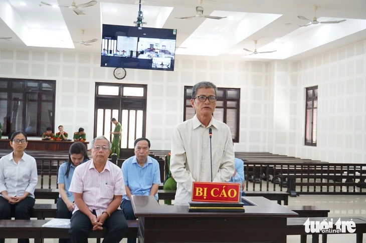 Cựu giám đốc ban quản lý dự án, kho bạc hầu tòa vì để thất thoát cả chục tỉ Cựu giám đốc ban quản lý dự án, kho bạc hầu tòa vì để thất thoát cả chục tỉ