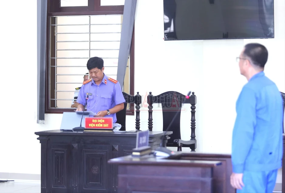 Cựu giám đốc Bảo Minh Long An lãnh 15 năm tù vì tham ô Cựu giám đốc Bảo Minh Long An lãnh 15 năm tù vì tham ô