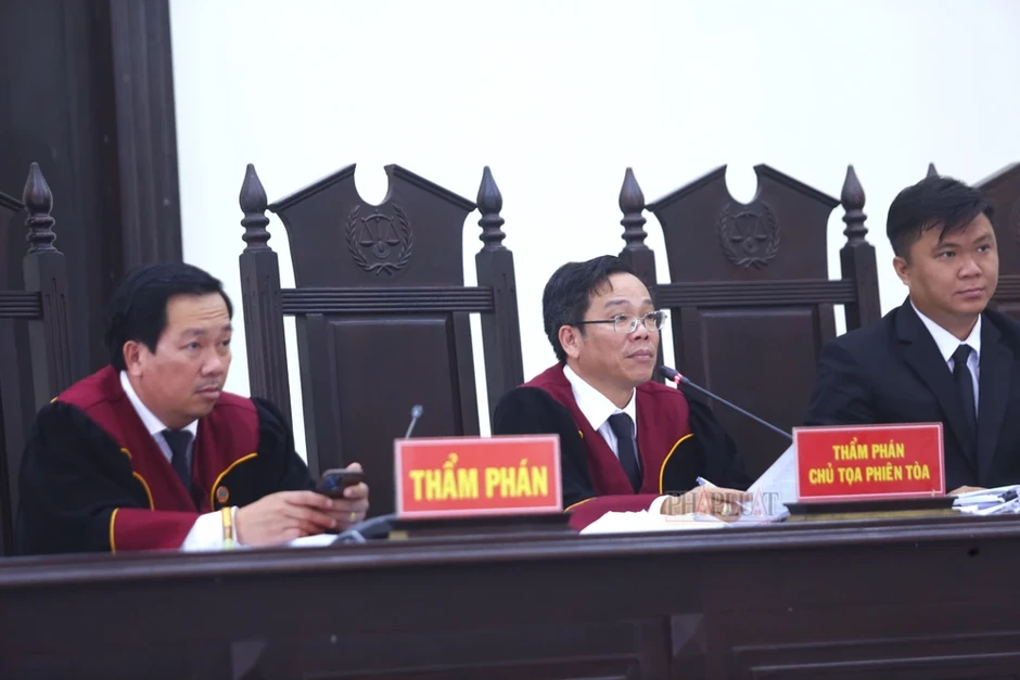 Cựu giám đốc Bảo Minh Long An lãnh 15 năm tù vì tham ô Cựu giám đốc Bảo Minh Long An lãnh 15 năm tù vì tham ô