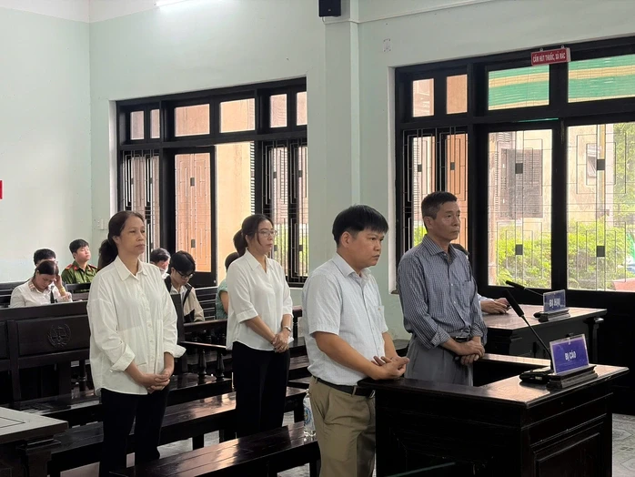 Cựu Giám đốc CDC Huế chủ mưu "lợi dụng chức vụ" trong vụ án tiêm chủng Cựu Giám đốc CDC Huế chủ mưu "lợi dụng chức vụ" trong vụ án tiêm chủng
