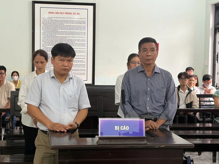 Cựu giám đốc CDC Huế lĩnh án tù vì mua vắc xin ngoài đấu thầu Cựu giám đốc CDC Huế lĩnh án tù vì mua vắc xin ngoài đấu thầu